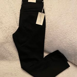 Universal thread high rise slim straight jeans